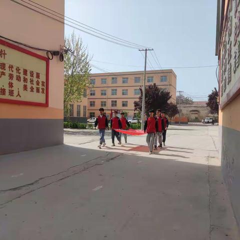 北温中学每周一升国旗仪式