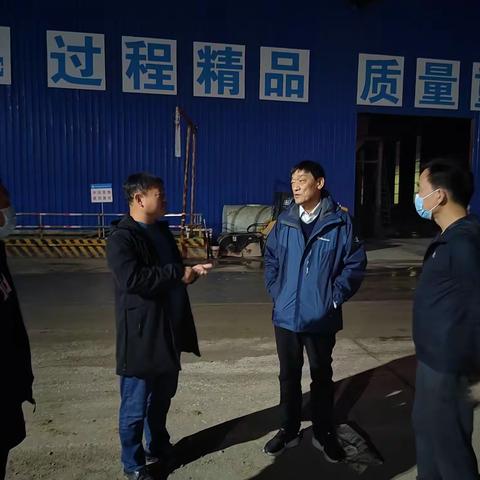 局领导沈付湘夜查国道G107项目落实“退后十”情况。