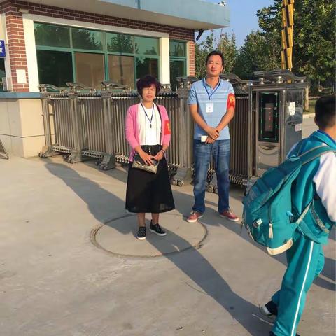 踏进孩子的校园，回忆充满脑海