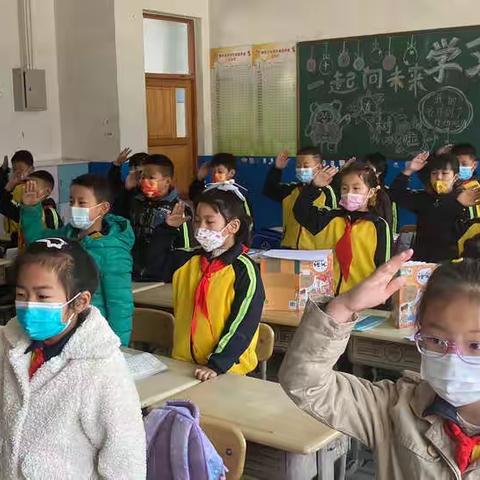 云开“疫”散，终见彩虹🌈二年级3班很精彩👍