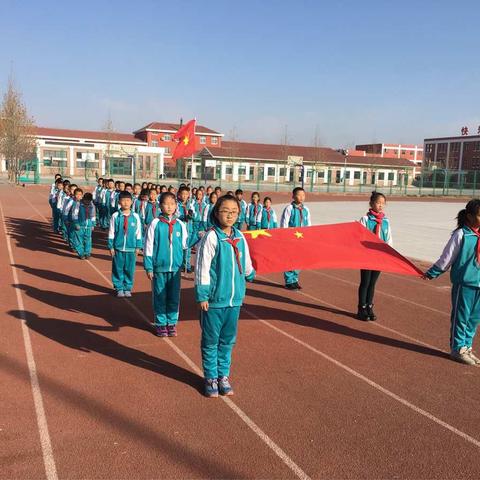 3.2班主持升旗仪式