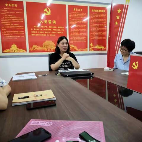 思维共碰撞  总结共提高——开封新区数学中心教研组在教研室开展教研总结活动