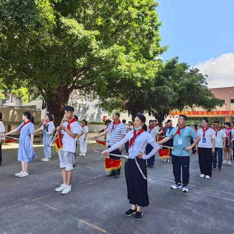 鼓号铿锵振人心      英姿飒爽展风采