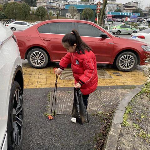“小手牵大手，文明一起走”学雷锋志愿服务活动——硒都民族实验小学111班 李苜秭