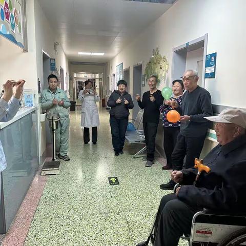 舞动手指，健康随行--老年病科举办趣味活动