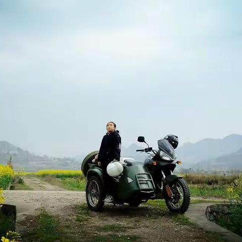 闲人总知路，寻乐须及春。