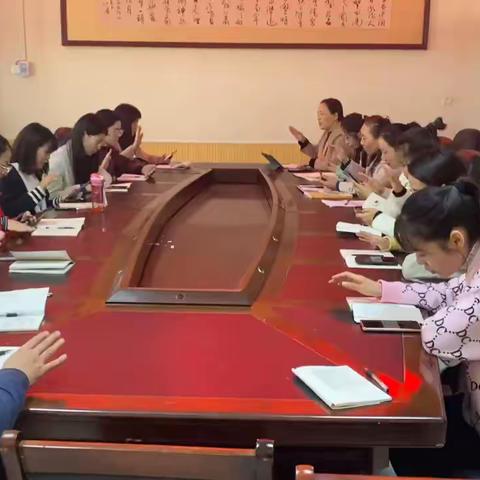 相约周三 静听语声——周口市纺织路小学多文本实验教师读书交流会