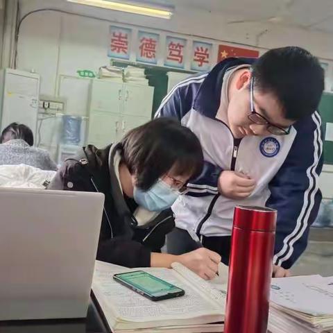 2022级10班互帮互助，团结奋进——咸阳梦园职业学校