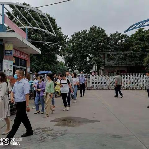 通力协作    共育英才一一记礼泉县英才初中八年级期末家长会