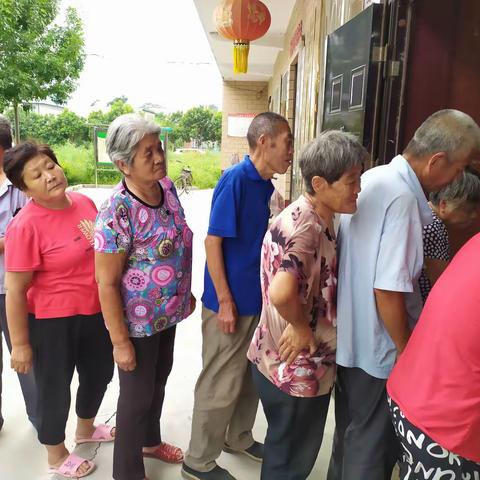 中秋送月饼，温暖老人心