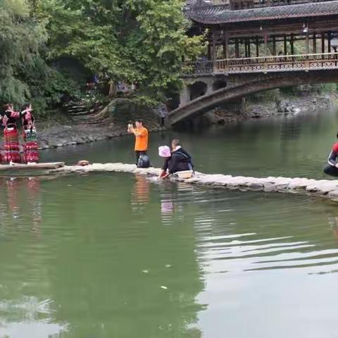 2019年9月19日至27日同学30多人组团，贵州全景八日游。难忘之旅！