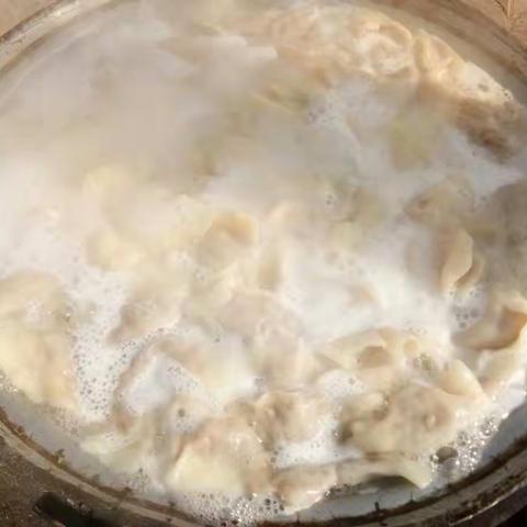 清水河乡邵集小学“寒冬不冷 情暖童心”