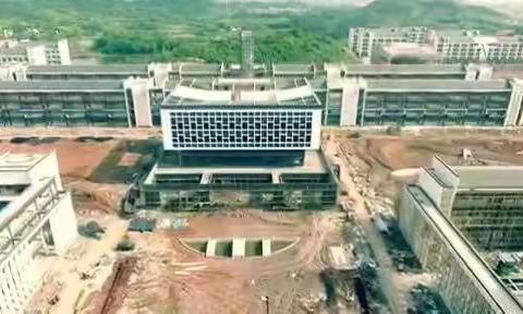 武义规划测绘院的测量工作者正加快进度对武义一中新校园进行竣工验收