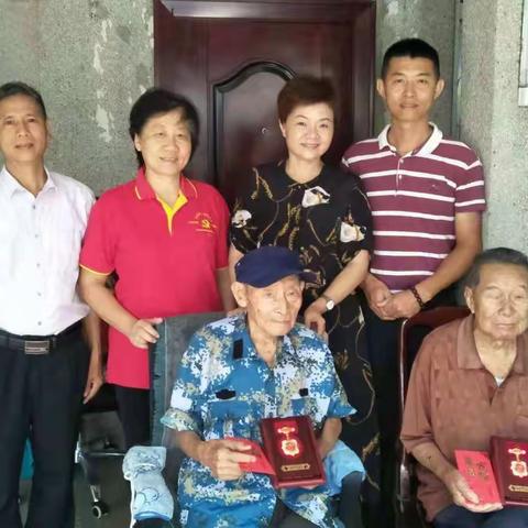 神泉集团开展“传真情，送温暖”慰问建国前老同志活动