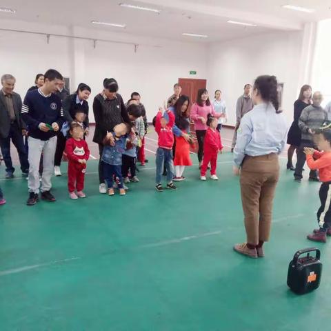 "尊老、敬老"丽水市残联康复医院听力培智康复科开展重阳节感恩活动