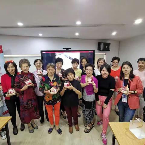 睦邻乐享新时代，芬芳满堂庆双节