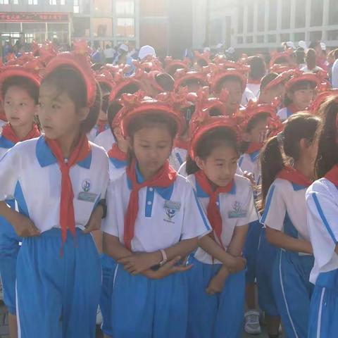 沐浴阳光 欢乐童年 ——记第十小学三年级（8）班“六一”运动会