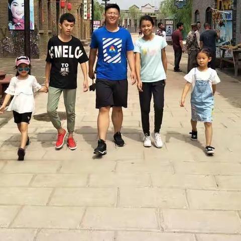 留不住的时间，留不住的童年，宝贝的童年，美好的瞬间。