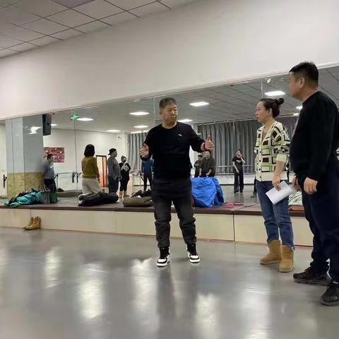 旗乌兰牧骑积极筹备第九届鄂伦春冰雪“伊萨仁”开幕式文艺演出节目