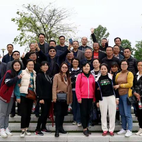 登山健体悦身心 智慧生活展新颜——柳荫中学工会登山活动