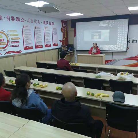 【南不畏难  大道致远】吕祖庙社区九九重阳节开展观看爱国电影活动