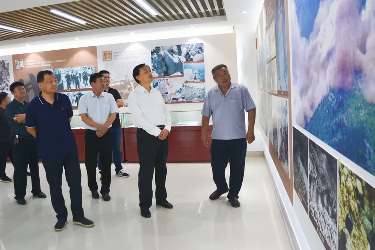 卞文到南部山区督导文明典范城市创建工作 张士东陪同