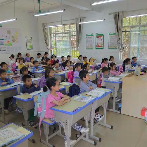 “打磨课堂，促进成长”——记鹅塘镇凤田小学一年级数学《认识图形》教研活动