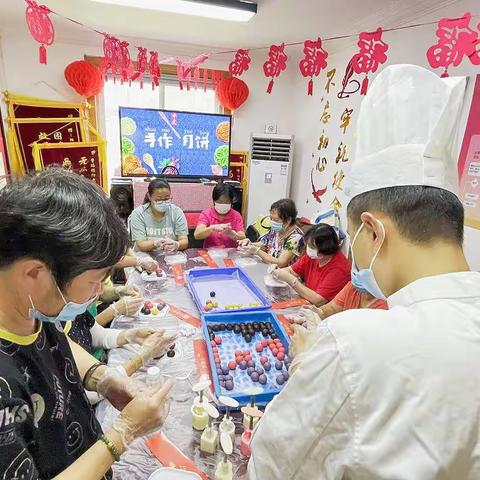 阳光苑第三、第四居民社区开展“ 情暖社区”手工月饼制作活动