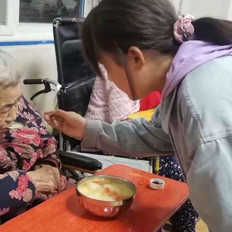 时光不停留，爱心永流动       重阳节：我与奶奶们共度美好时光