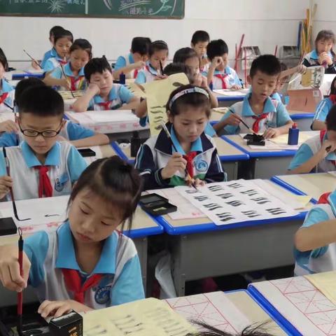 诚睦路小学三年级1-6班书法社团纪实