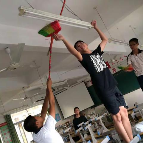 串联小事件 凝聚教育力