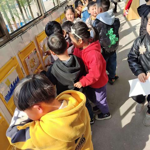 运河小学幼儿园美术特色活动课程剪影组合一