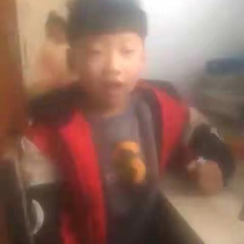 孩子们的问候开始了一天的快乐旅程