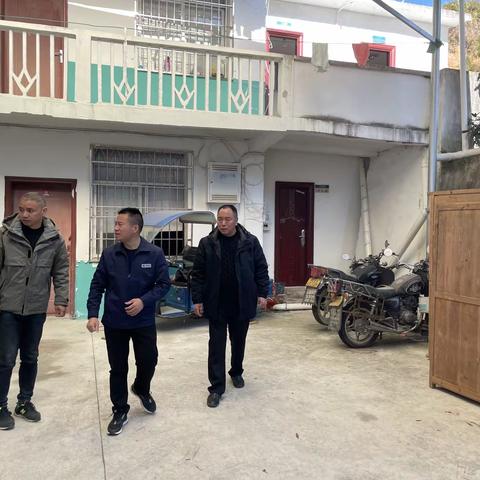 国网政和县供电公司总经理曾行毅携供服公司副总经理叶保斌到镇前供电所开展节后收心座谈会