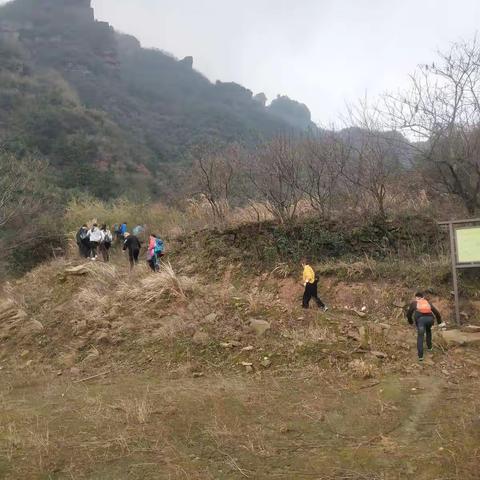 雨后黄莲山，探秘各种岩石！