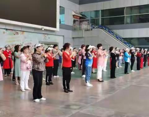 市广场舞协会为黄石大型 活动暖场节目做准备！