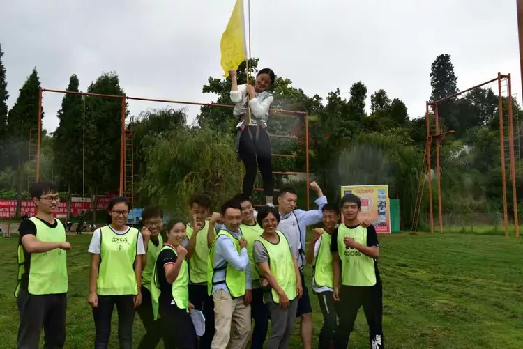 熔炼团队，超越自我，追求卓越