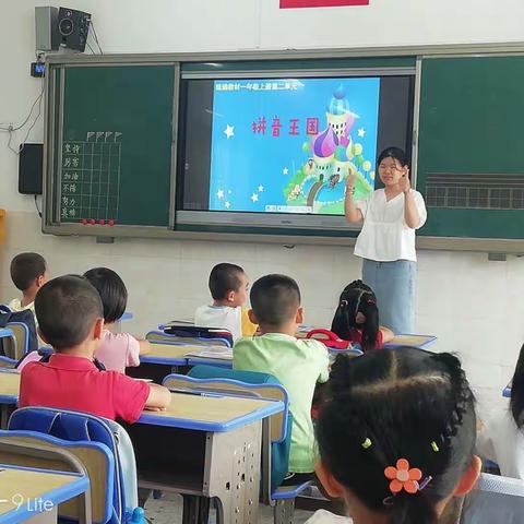 城东小学黄竹校区青年教师跟岗听评课