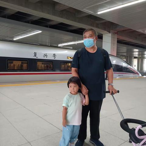 20230731小葡萄和姥姥姥爷都是第一次济莱高铁之旅