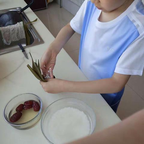 读善吾身，端午粽香——   一（二）班，任乙鑫