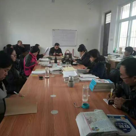 店上小学全体教师学习《清丰县中小学教学常规》及教学教研工作会。