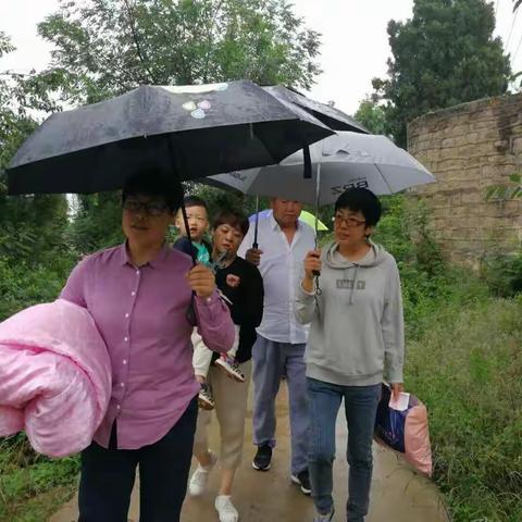 雨中情缘，为爱守侯！