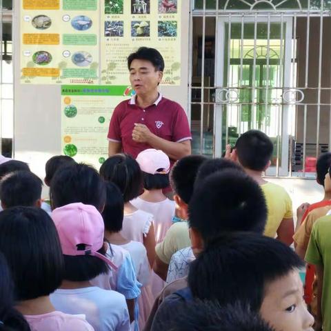 在2018年中秋节到来之际，傅校长利用集会，要求学生按时完成学习任务，并对全体学生进行假期安全教育。