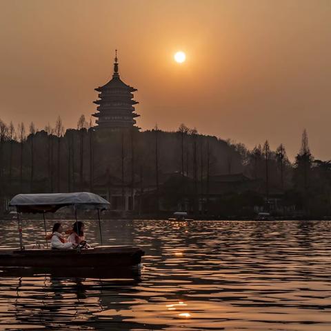 醉杭州·南屏晚钟和雷峰夕照