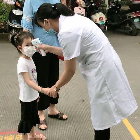 小童天幼儿园开学第一天