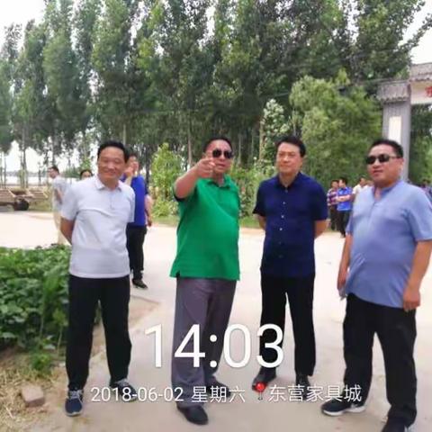 柳兆泉副县长到平固店镇东营、东王封现场指挥土地卫片图斑拆除集中行动。