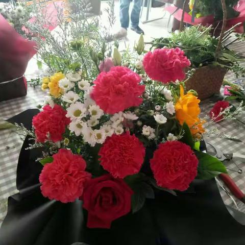 《插花艺术》——濮阳市成美心理中心5月26日《幸福人生》年卡活动掠影