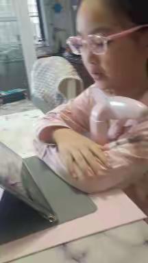 我是池阳小学三年级二班刘睿婕，正在参加“微实践做中学”活动