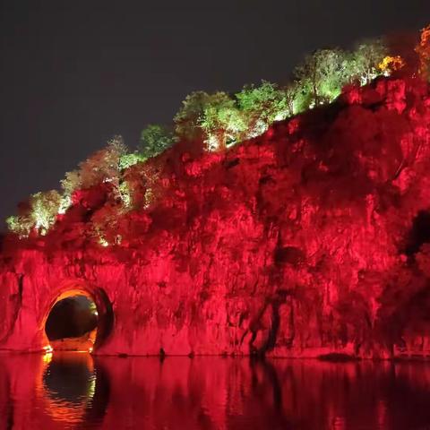 桂林行之一(象山夜景，烟雨漓江，阳朔山水人文)--20210409