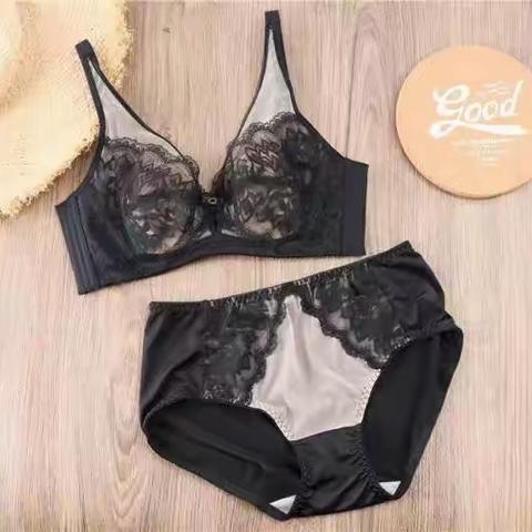 暑期大放送优惠多多惊喜多多，奴芝文胸原价98元现价49元，特价一批红豆文胸30元，千童购物中心文胸一组